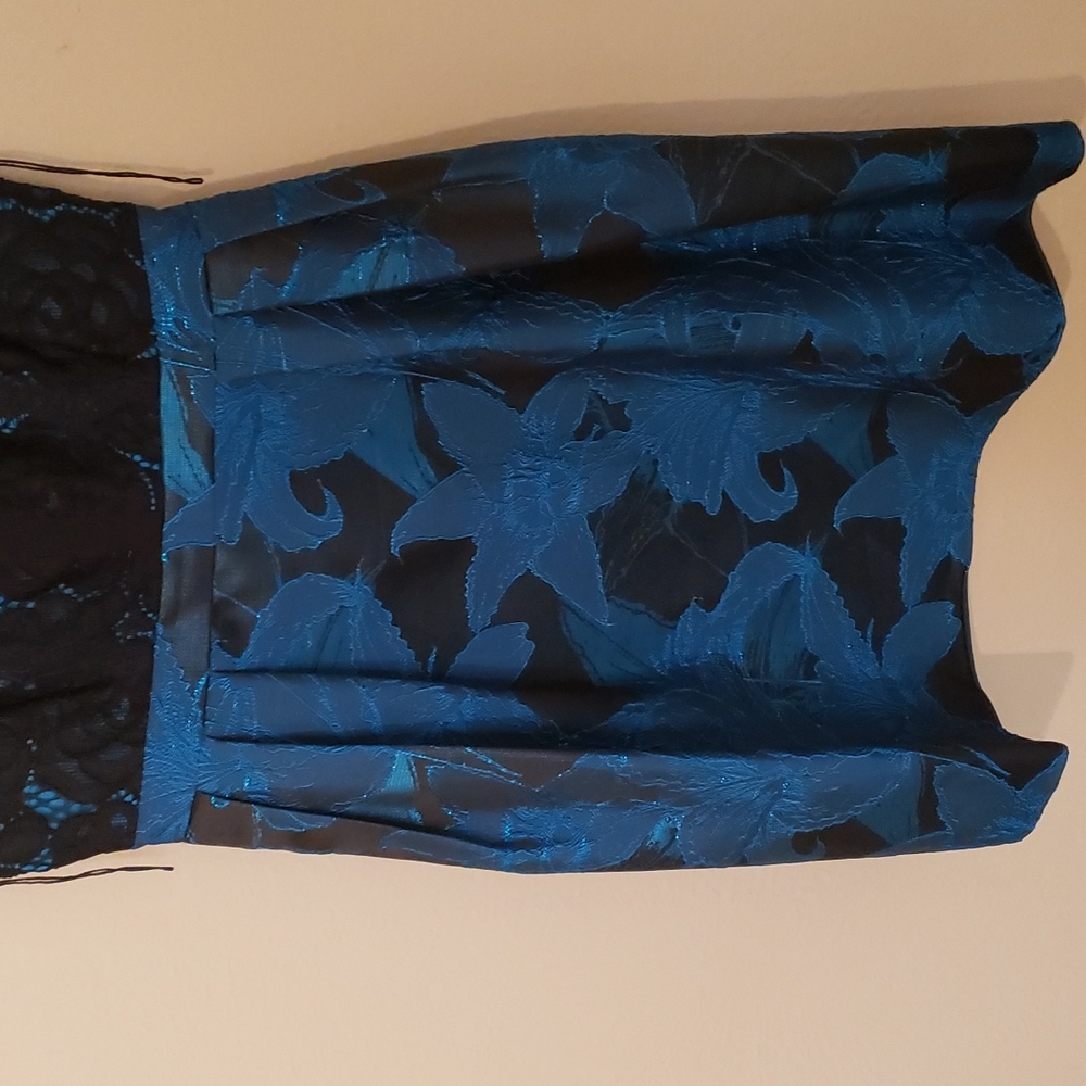 Dress - Picture 3 of 5
